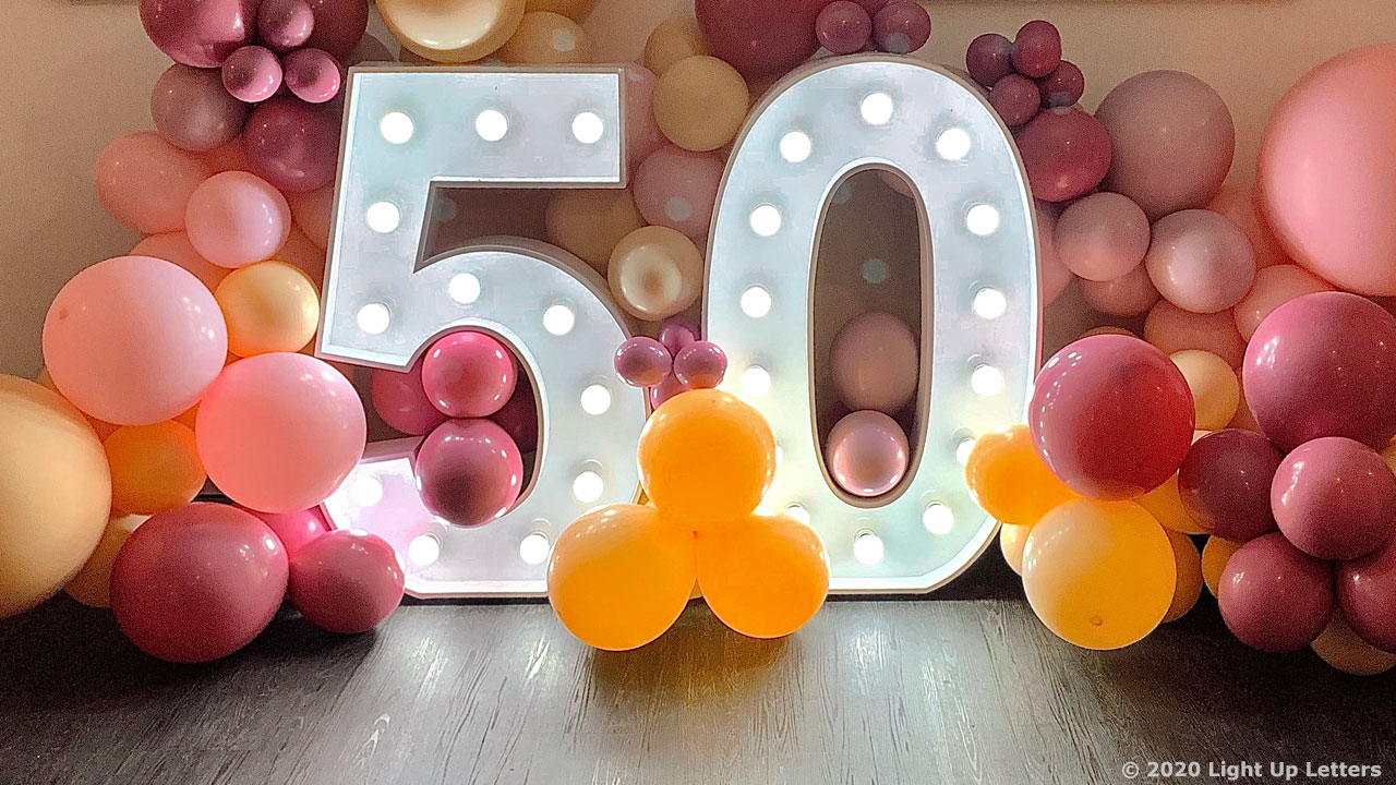 50th-Brithday-Light-Up-Letters-and-Pink-Balloons